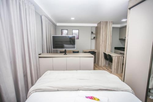 Studio com Cama de Casal e Sofá - ALL1621, Curitiba