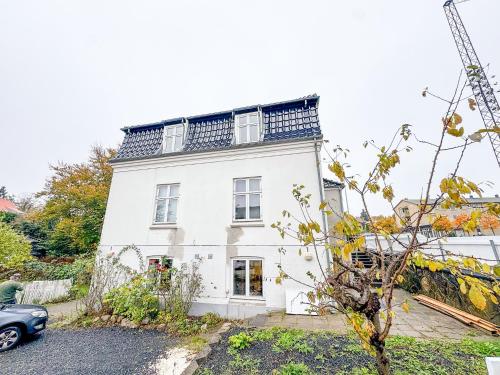 Stylish house in Arhus with private entrance in Aabyhoj