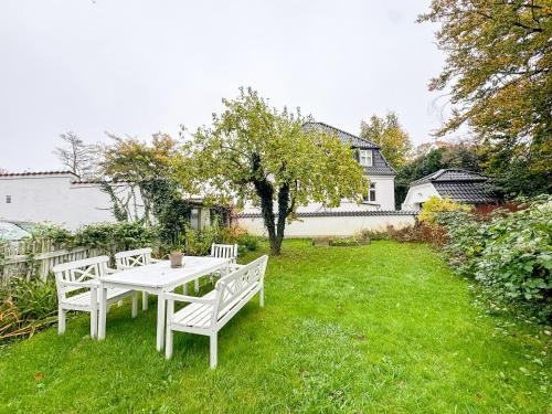 Stylish house in Arhus with private entrance in Aabyhoj
