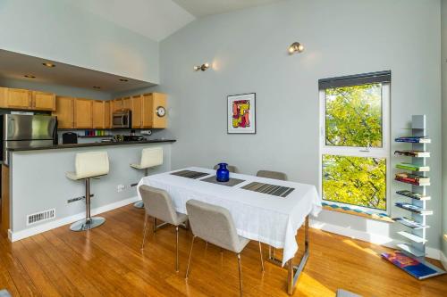 NN - The Kit 4 - Downtown 1-Bed 1-Bath, Whitehorse (Foto 4)