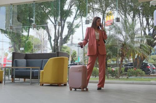 606034410 Holiday Inn Express Guadalajara Expo by IHG