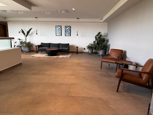606036931 Holiday Inn Express Guadalajara Expo by IHG