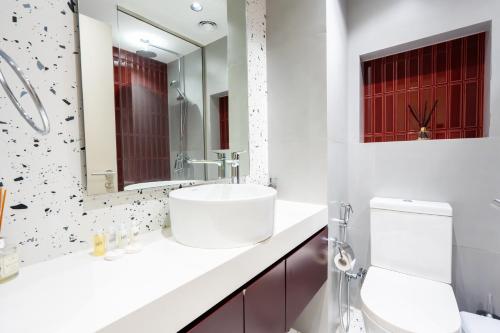 Modern and Chic - Studio - JLT - main image