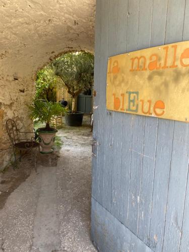 La malle bleue in Vallabrix