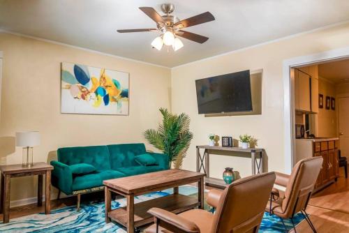 Exquisite Rogers Park 1 bedroom, 1 bath Apartment Near Evanston - Foster, IL