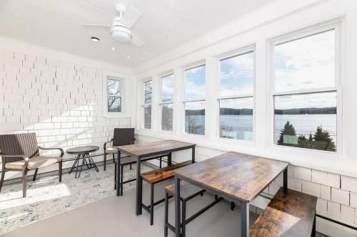 2-Unit House, big Lake Winnisquam views - Sleeps 13 2-Unit House, big Lake Winnisquam views - Sleeps 13