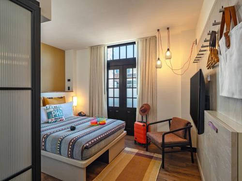 room detail thumbnail 1