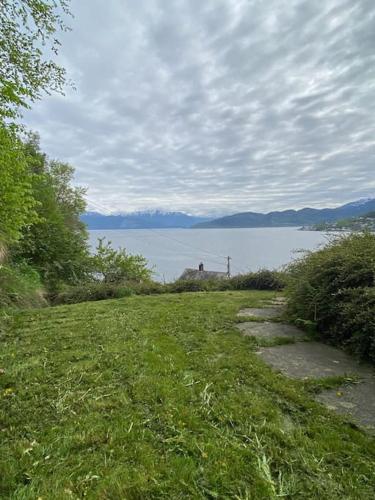 Jardín, Hus sentralt i øystese med privatliv in Oystese
