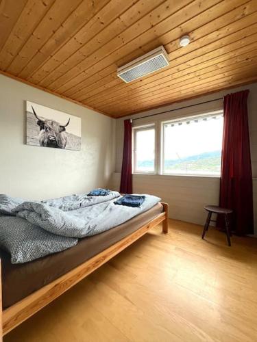 Hus sentralt i øystese med privatliv in Oystese