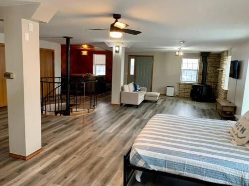 Mansion on the Mississippi River-7 Bedrooms&Baths in Bellevū (IA)