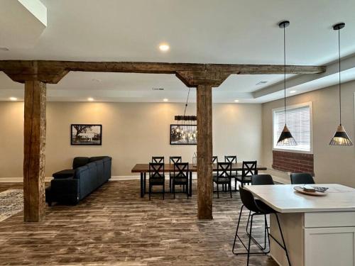 Mansion on the Mississippi River-7 Bedrooms&Baths in Bellevū (IA)