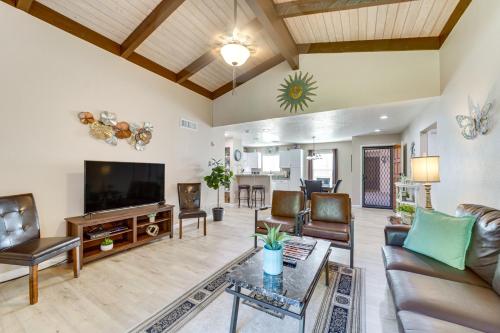 Mtn-View Condo with Hot Tub Access in Sedona!, Sedona (fotografie 3)