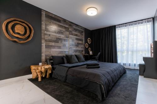 MIAMI BLACK ROCK and BROWN WOOD APART HOTEL 2024 - PRIVATE TERRACE - free GARAGE - Beach 5 min in Hollywood, USA