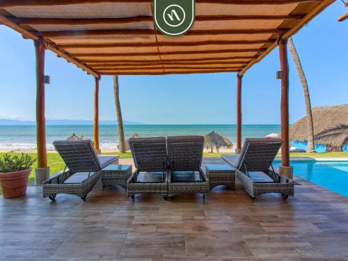 Oceanview 4 BR Condo - Pool - Beach - Terrace in Mezcales, Mexico