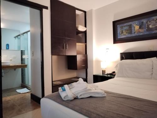 Standard Double Room image 6