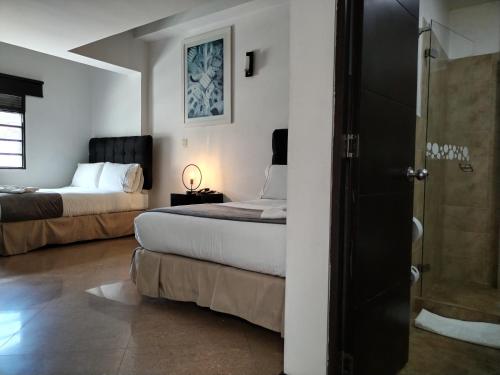 Deluxe Double Room with Two Double Beds image 3