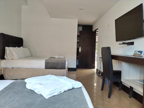 Deluxe Double Room with Two Double Beds image 4