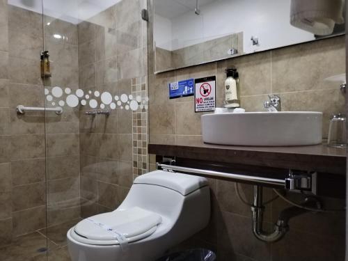 Deluxe Double Room with Two Double Beds image 6