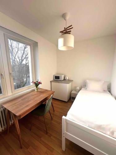 New tiny studio 2 near Uni & Hospital