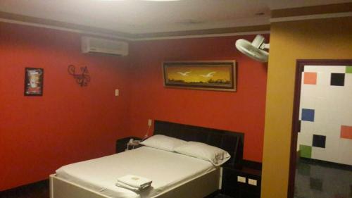 Deluxe Suite with Spa Bath image 2