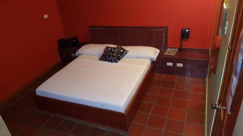 Deluxe Suite with Spa Bath image 1