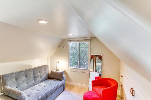 Cottage with Private Hot Tub 2 Mi to Lake Arrowhead in Crest Park, USA