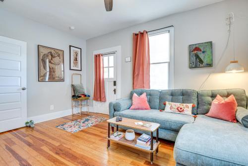 3 Mi to Downtown Covington Cozy Getaway with Porch! in Covington, USA