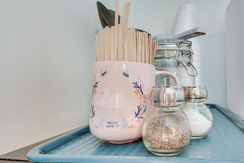 3 Mi to Downtown Covington Cozy Getaway with Porch!