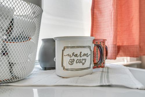 3 Mi to Downtown Covington Cozy Getaway with Porch!