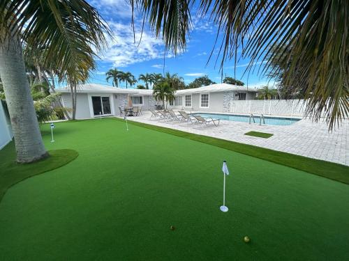 Cozy Getaway with Pool and Putting Green Unit 2