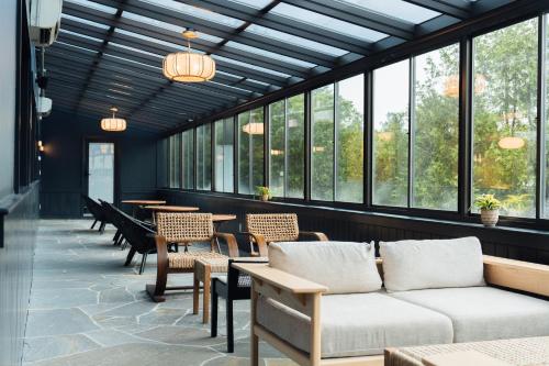Lake Placid Summit Hotel - image 35