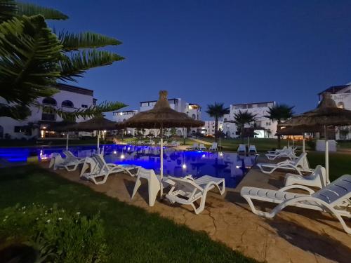 Swimming pool, Charmant appartement en residence piscine in Cabo Negro