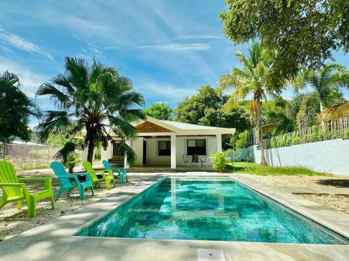 Beautiful 3 bed 1 bath with private pool