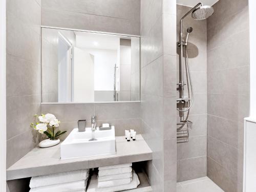 LivinParis - Luxury 3 Bedrooms Le Louvre I - image 5