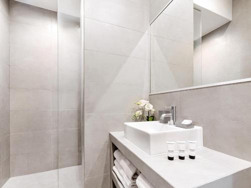 LivinParis - Luxury 3 Bedrooms Le Louvre I - image 3