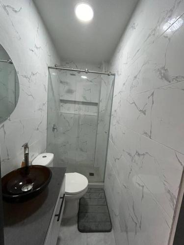 Hermoso Aparta Estudio 7 minutos del Aeropuerto in 엘 오소