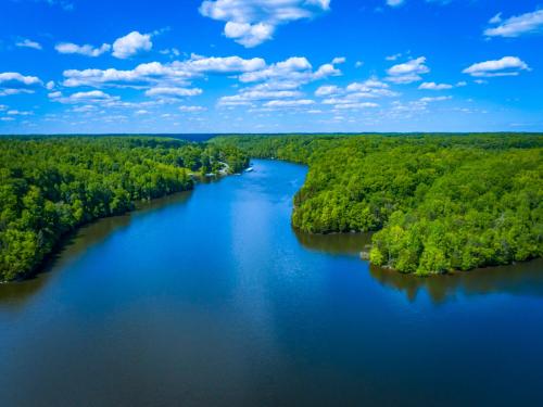 Luxurious Lake Getaway