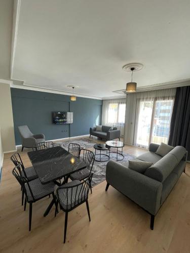 Mams Otel, Bayrakli