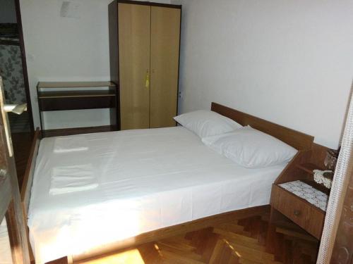 Apartments Ivan1 - 10m from beach - image 9