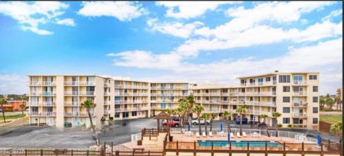 Superior beach studio with Pool Access and free parking