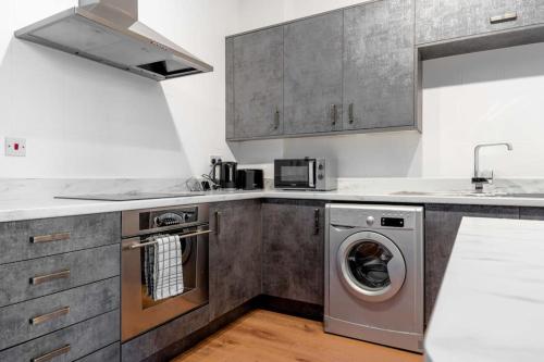 City Edge Stay with Car park, Perfect for Contractors, Professionals, Relocators Huge Long Term Savings, Liverpool (photo 3)