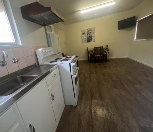 Whyalla Caravan And Tourist Park in 화이앨라