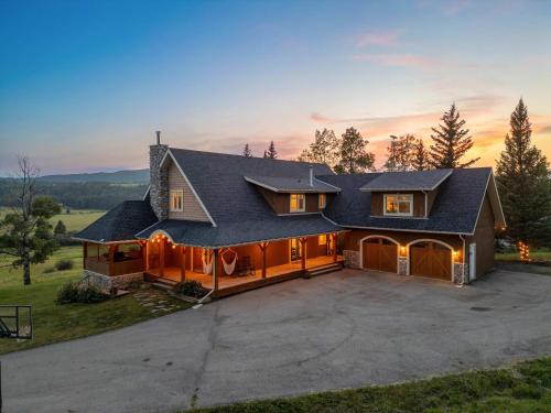 . Rolling Hills Retreat - Family Friendly