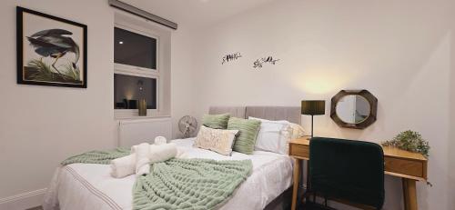 Abbey Corner By Nivaas 4-Located in the heart of the city centre-5 minute walk to train station-20 minutes to London via train, Reading (photo 2)
