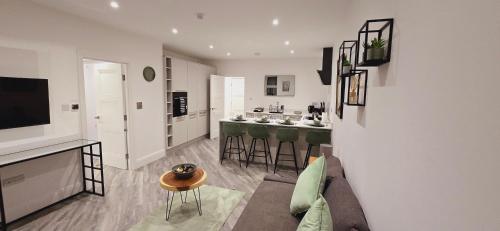 Abbey Corner By Nivaas 4-Located in the heart of the city centre-5 minute walk to train station-20 minutes to London via train, Reading (photo 8)
