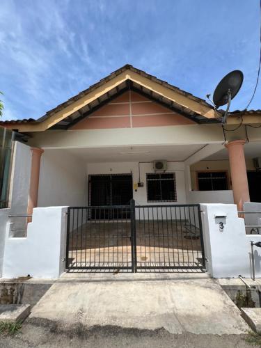 7 STAY#2 - 1 Room for 3 Pax at Kuala Berang -Best Travelers Stay in Kuala Berang
