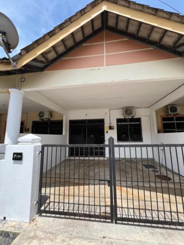 7 STAY#1 - 1 Room for 3 Pax at Kuala Berang -Best Travelers Stay in Kuala Berang