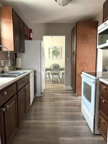 廚房, The Sunset Cottage - Wyoming by Primo Management in 埃爾克