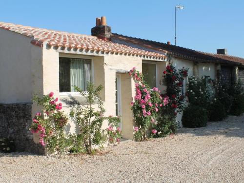 Maison rénovée avec piscine chauffée privative près de Challans et Aizenay - FR-1-426-258 (Maison renovee avec piscine chauffee privative pres de Challans et Aizenay - FR-1-426-258) in Saint-Christophe-du-Ligneron