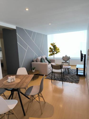 Three-Bedroom Apartment with View image 5